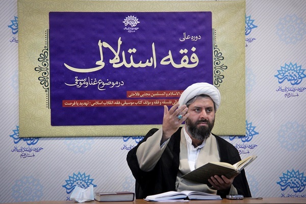 آراء موسیقایی رهبری منحصر به کتاب &laquo;غنا&raquo; نیست