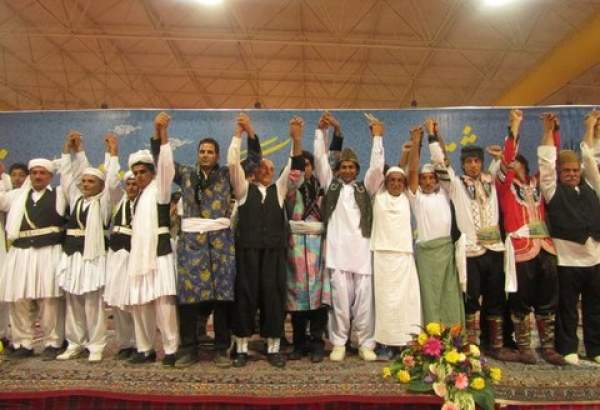 قومیتهای مختلف ایران اسلامی به خوبی و خوشی در کنار هم زندگی میکنند قومیتهای مختلف ایران اسلامی به خوبی و خوشی در کنار هم زندگی میکنند