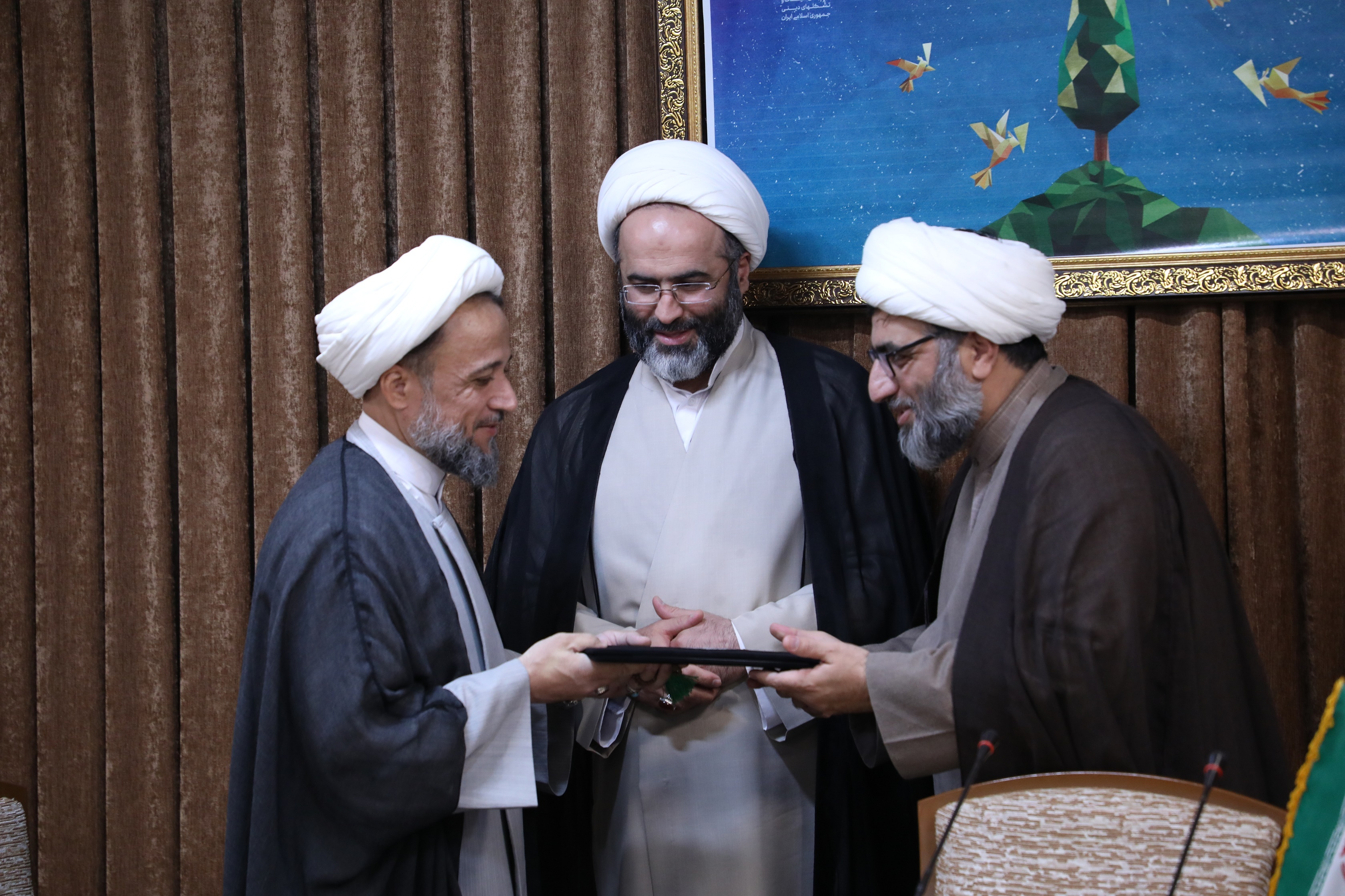 قدردانی از برگزیدگان مهرواره هوای نو در قم قدردانی از برگزیدگان مهرواره هوای نو در قم