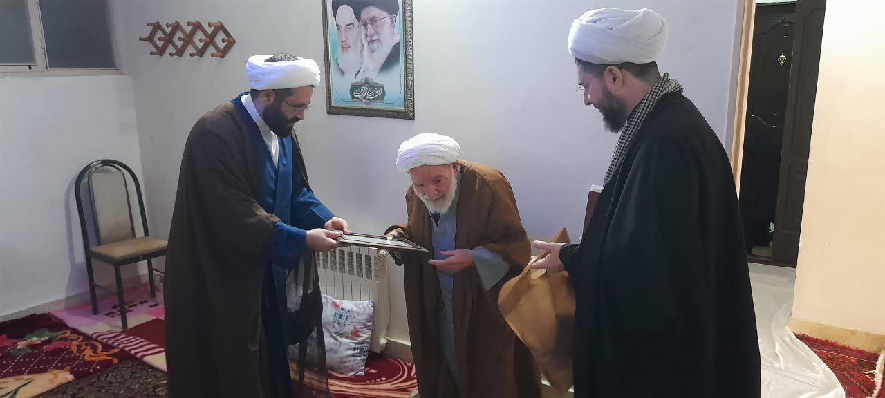 مدیرکل تبلیغات اسلامی زنجان با خانواده شهید «حبیبی» دیدار کرد.