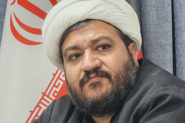 مداحان باید در اشعار و ذکر مصیبت‌ها مسائل جامعه را روشنگری کنند