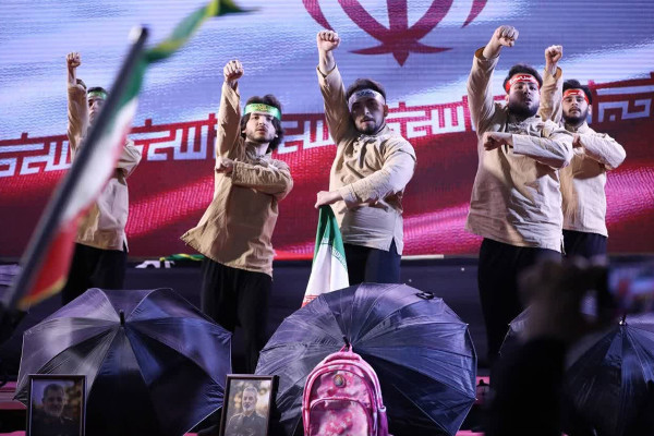 میدان، صحنه نمایش شد