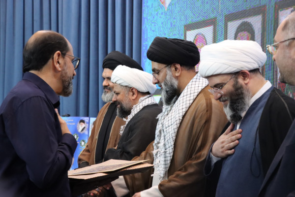 تجلیل از خانواده های شهدا | شاهدان قیام | نویسندگان و هنرمندان قیام ۱۵ خرداد