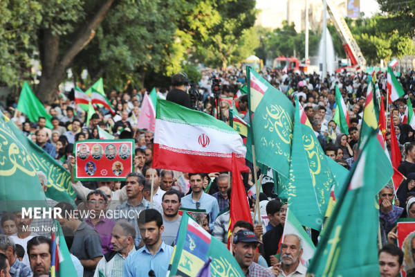 Kilometer-long Ghadir March in the Provinces