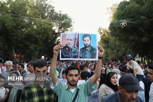 Kilometer-long Ghadir March in the Provinces