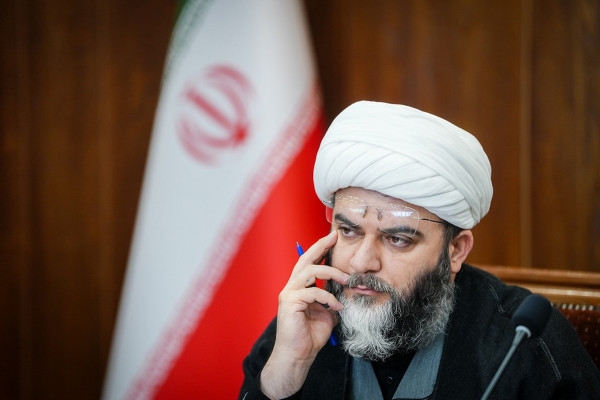 با ترویج ناامیدی، مقابل اراده‌ی خدا و مردم می‌ایستید