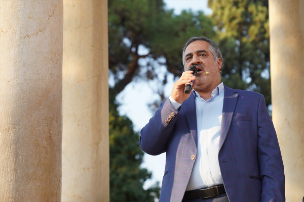 محفل کا جشن حافظ شیرازی کے مزار پر