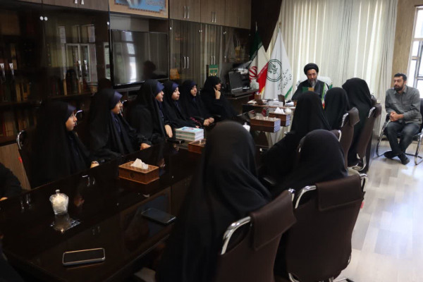 تجلیل از راویان دخترانه های فرزندان شهدای جنگ تحمیلی ۱۲ روزه در تبریز