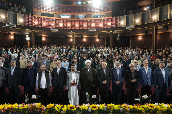 קארן הומאיוּנפאר נבחר לדמות האמנותית של השנה