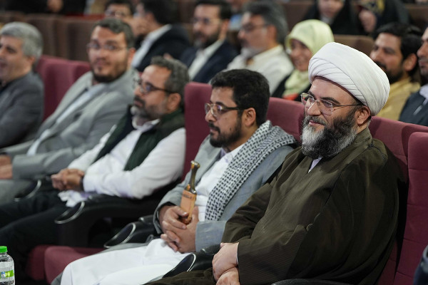 卡伦·霍马云法尔被评为年度艺术人物