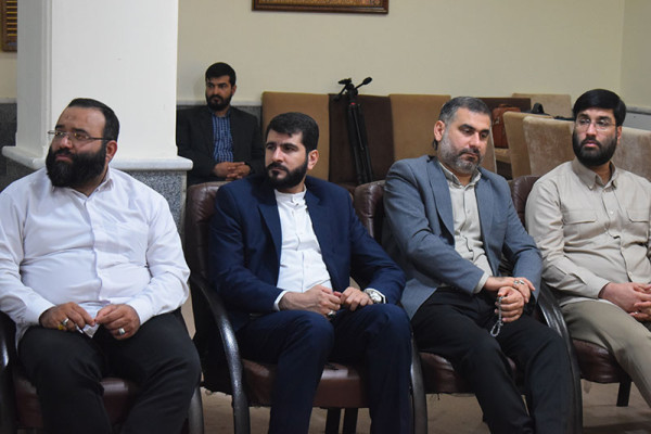 نشست جامعه‌ی ستایشگران بوشهر با نماینده ولی فقیه در استان و امام جمعه بوشهر