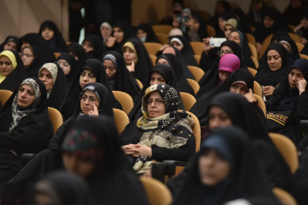 مدیریت جنگ امروز به دست زنان انجام می‌شود