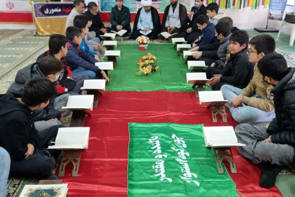 دبیرستان شهید منصوری،  شهرستان هرسین عطر قرآن گرفت