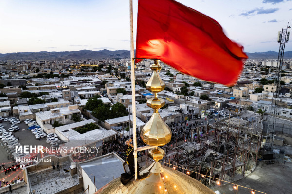 آیین تعویض پرچم گنبد حسینیه اعظم زنجان