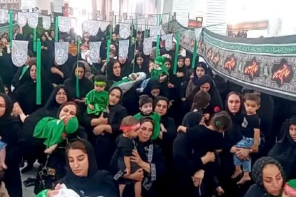 برگزاری همایش بزرگ شیرخوارگان حسینی در شهرستان دره‌شهر