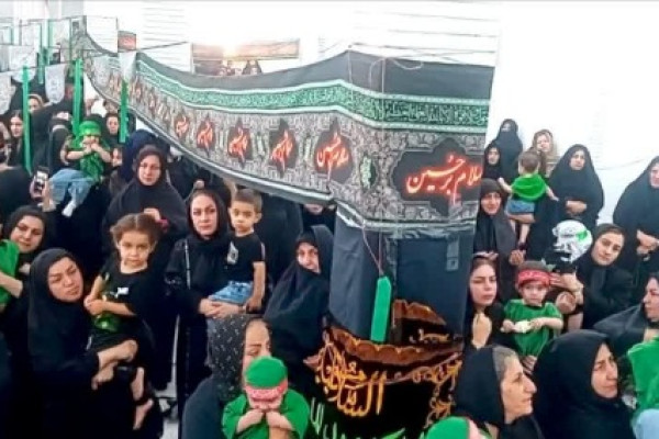 برگزاری همایش بزرگ شیرخوارگان حسینی در شهرستان دره‌شهر