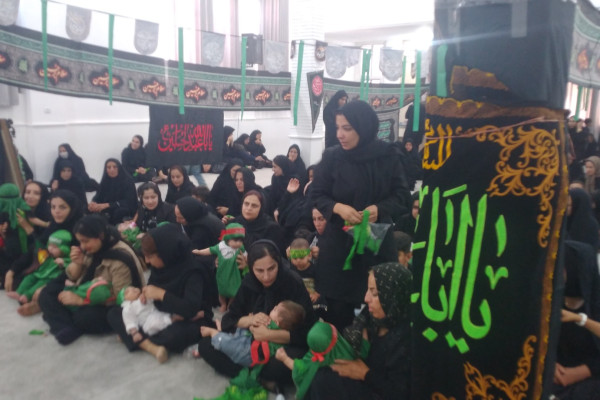 برگزاری همایش بزرگ شیرخوارگان حسینی در شهرستان دره‌شهر