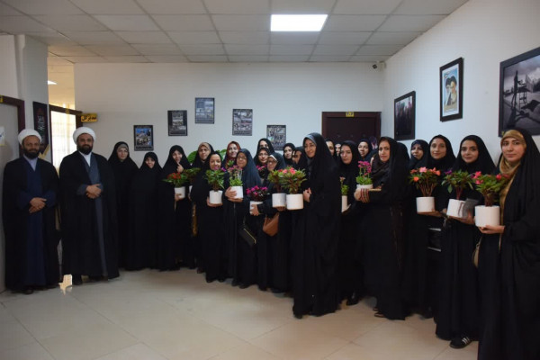 معلم، مرجع معنوی و معمار هویت نسل آینده است