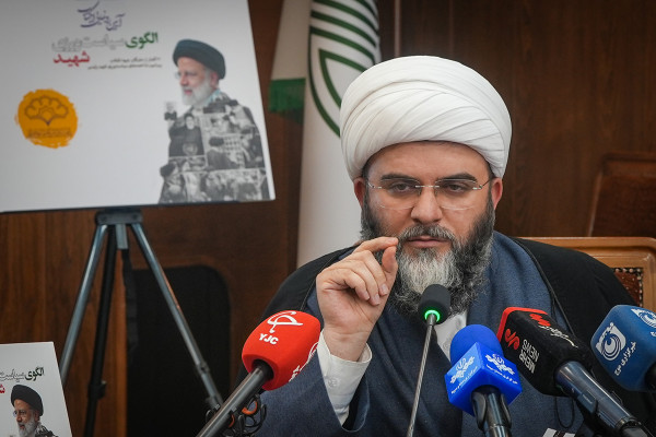 آیین رونمایی از کتاب «الگوی سیاست‌ورزی شهید»