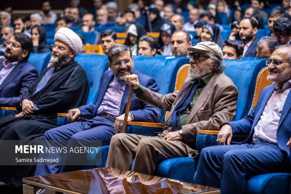 رونمایی از مستند پرواز در مه