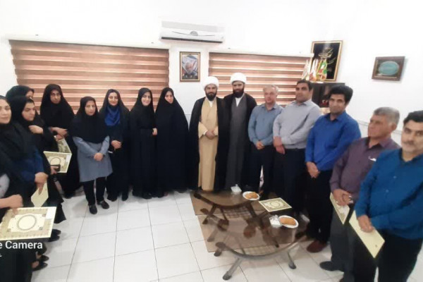 تقدیر از کارمندان فعال طرح زندگی با آیه ها در مهران