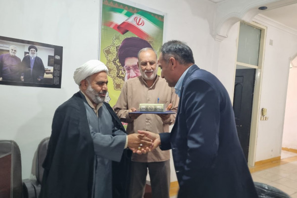 تجلیل و تکریم از رئیس سابق کانون مداحان شهرستان بدره