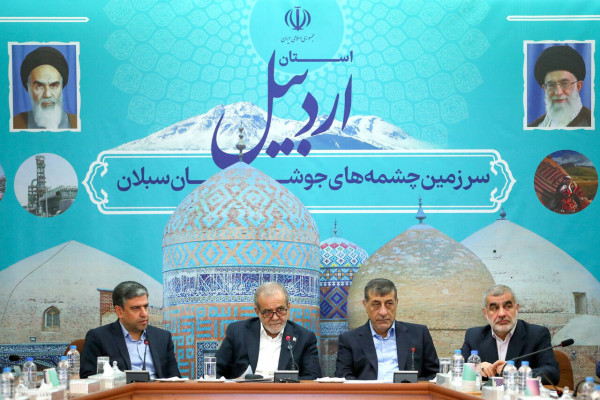 مساجد باید کانون حل مشکلات مردم و محله باشد