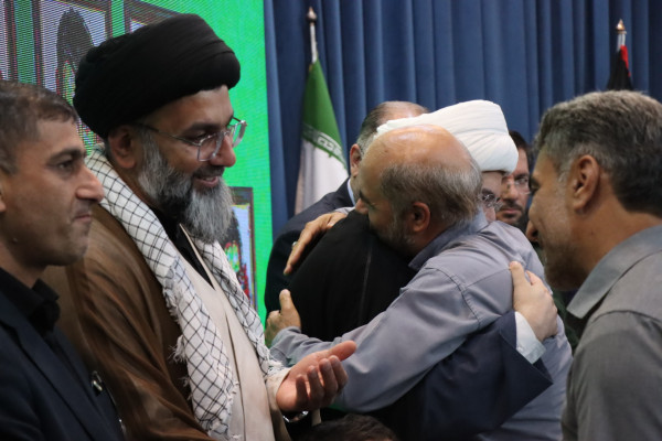 تجلیل از خانواده های شهدا | شاهدان قیام | نویسندگان و هنرمندان قیام ۱۵ خرداد